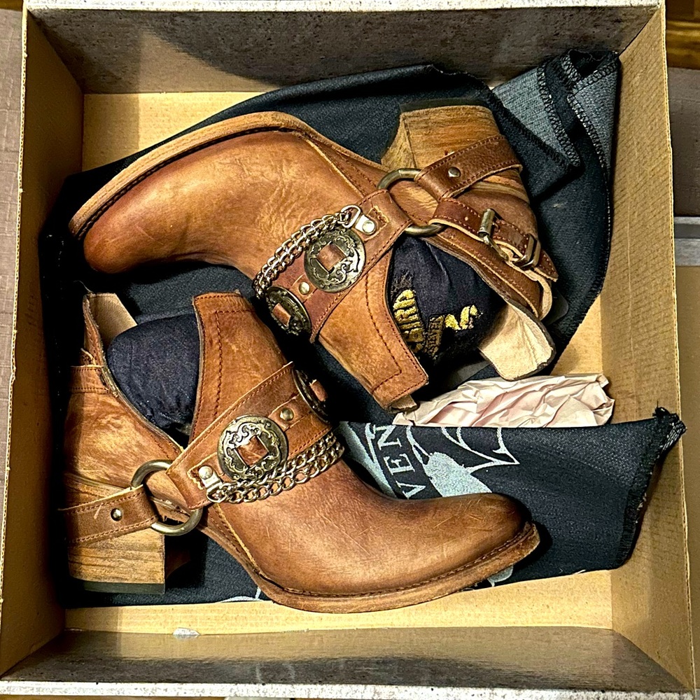 Free Bird booties in Mystic Brown, size 8